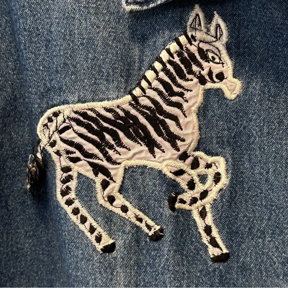 Denim Zoo Animal Artsy Boho Embroidered Women’s Shirt Size M - Picture 4 of 8
